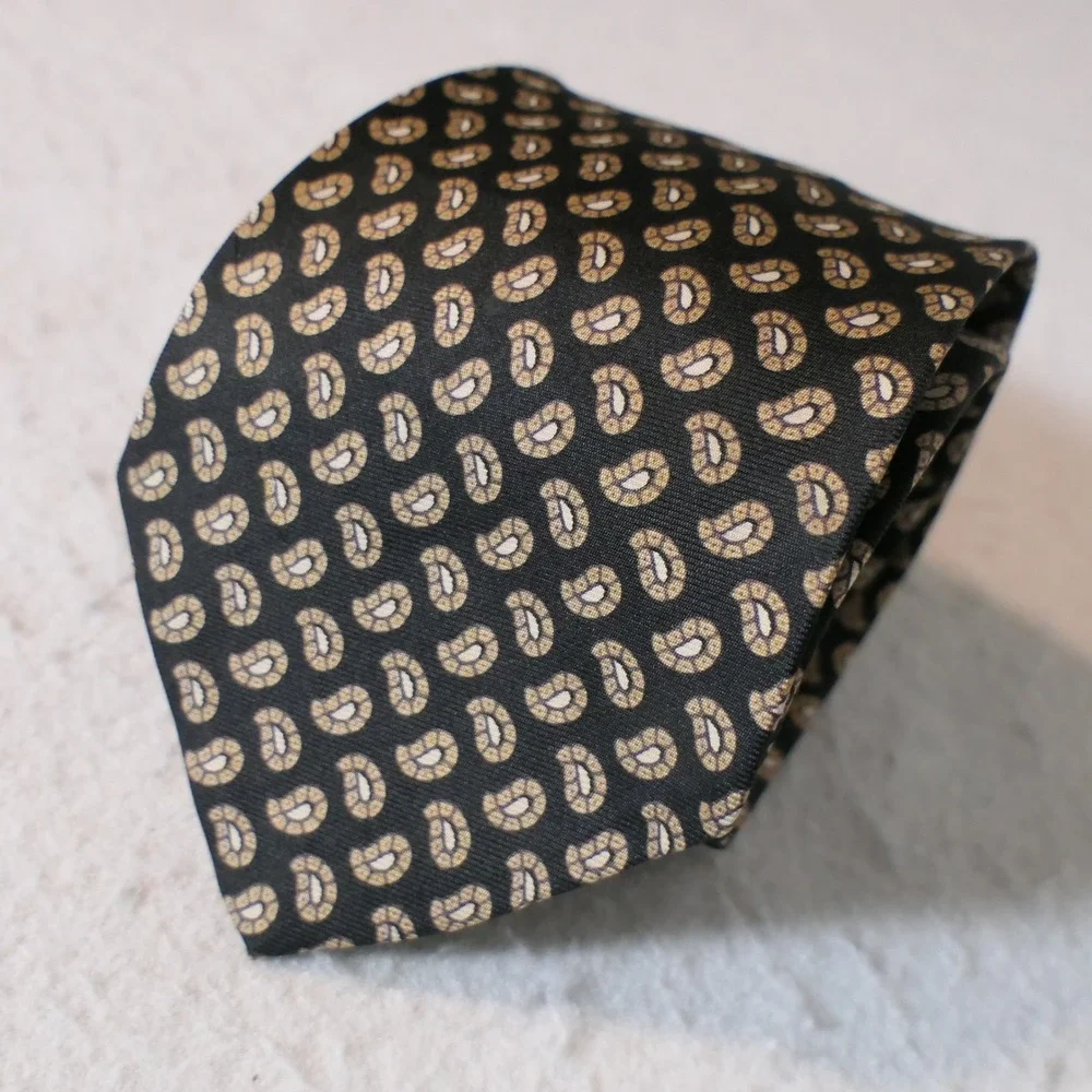 Jos. A. Bank Men Silk Necktie OS Black Gold Paisley Dapper Banker Old Money Dark